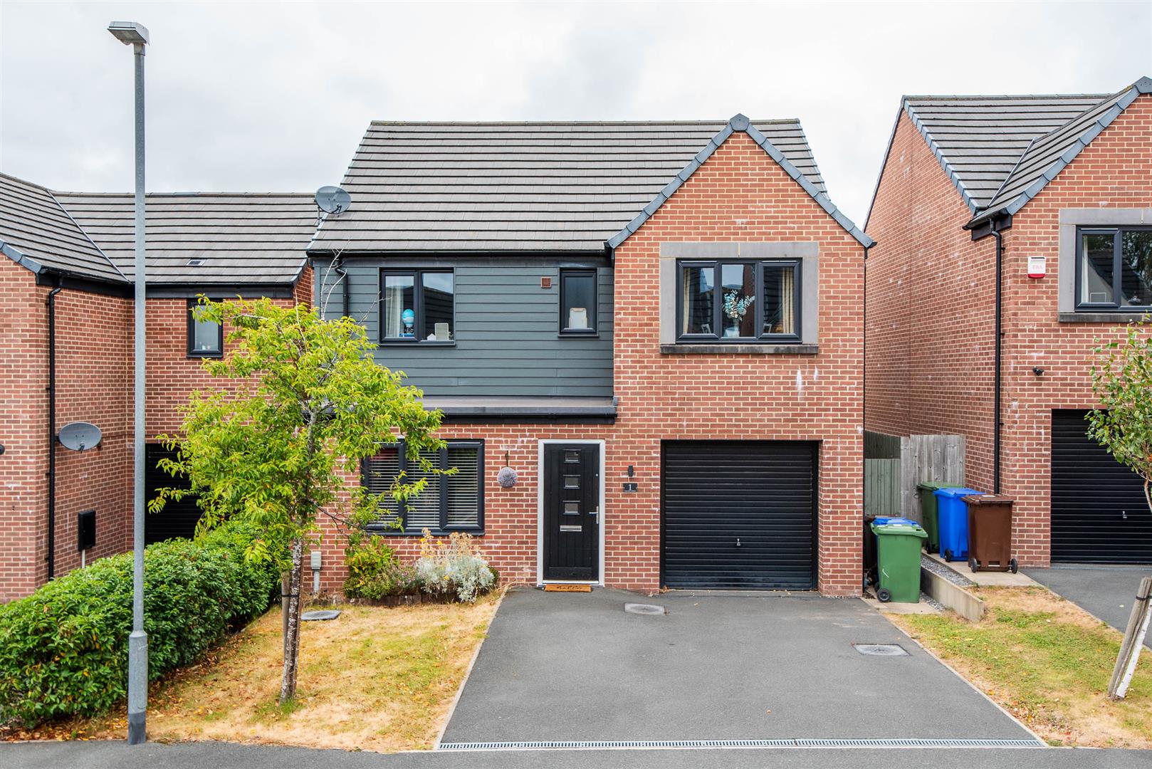 4 bed property in Lincoln Drive, Chorley